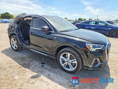 Czwarte zdjęcie samochodu z boku: 2024 AUDI Q3 PREMIUM S LINE 45 VIN:WA1DECF39R1107667 - miniatura