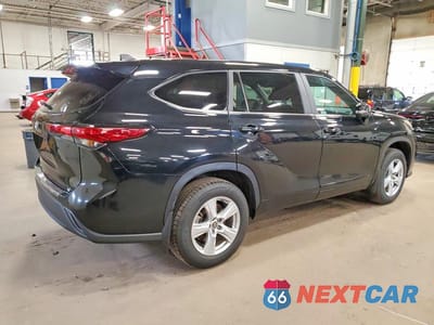 Trzecie zdjęcie samochodu z tyłu: 2023 TOYOTA HIGHLANDER LE VIN:5TDKDRAH4PS027361 - miniatura
