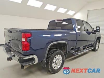 Trzecie zdjęcie samochodu z tyłu: 2022 CHEVROLET SILVERADO K2500 HEAVY DUTY LT VIN:2GC4YNEY1N1226470 - miniatura