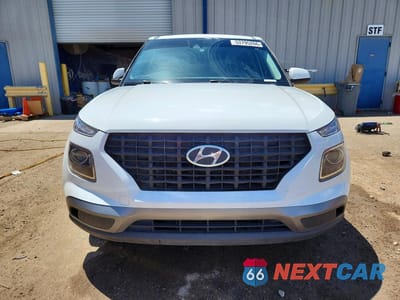 Piąte zdjęcie samochodu w środku: 2021 HYUNDAI VENUE SE VIN:KMHRB8A30MU068575 - miniatura