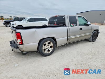 Trzecie zdjęcie samochodu z tyłu: 2001 CHEVROLET SILVERADO C1500 VIN:2GCEC19T511211247 - miniatura