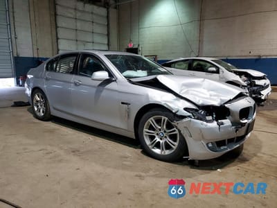 Czwarte zdjęcie samochodu z boku: 2013 BMW 528 XI VIN:WBAXH5C59DD115137 - miniatura