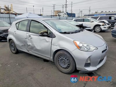 Czwarte zdjęcie samochodu z boku: 2013 TOYOTA PRIUS C TWO VIN:JTDKDTB39D1545572 - miniatura