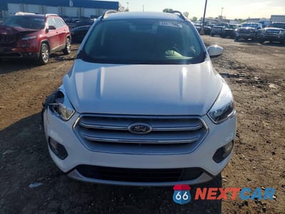 Piąte zdjęcie samochodu w środku: 2018 FORD ESCAPE SE VIN:1FMCU0GD0JUC69597 - miniatura