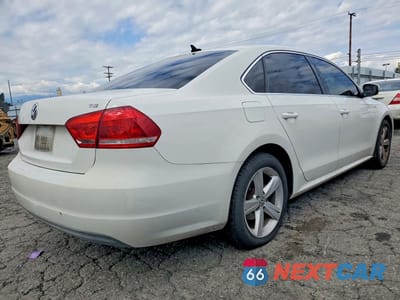 Trzecie zdjęcie samochodu z tyłu: 2014 VOLKSWAGEN PASSAT S VIN:1VWAT7A35EC052188 - miniatura
