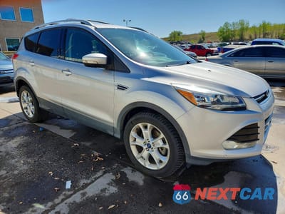 Czwarte zdjęcie samochodu z boku: 2016 FORD ESCAPE TITANIUM VIN:1FMCU0J97GUC11838 - miniatura