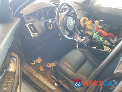 Zdjęcie 8 z 13 samochodu: 2020 JAGUAR E-PACE SE VIN:SADFP2FX0L1013128 - miniatura