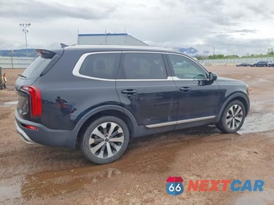 Trzecie zdjęcie samochodu z tyłu: 2022 KIA TELLURIDE EX VIN:5XYP34HC6NG200751 - miniatura