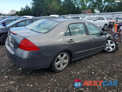 Trzecie zdjęcie samochodu z tyłu: 2006 HONDA ACCORD EX VIN:1HGCM65506A021203 - miniatura