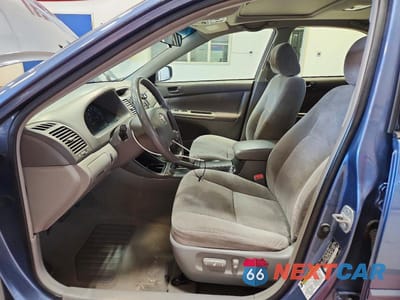 Zdjęcie 7 z 12 samochodu: 2004 TOYOTA CAMRY LE VIN:4T1BE32K44U913882 - miniatura