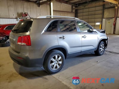 Trzecie zdjęcie samochodu z tyłu: 2011 KIA SORENTO LX VIN:5XYKT4A1XBG065580 - miniatura
