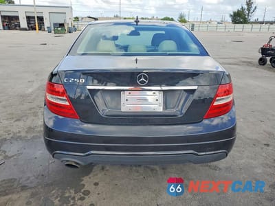 Zdjęcie 6 z 12 samochodu: 2012 MERCEDES-BENZ C 250 VIN:WDDGF4HB9CR215862 - miniatura