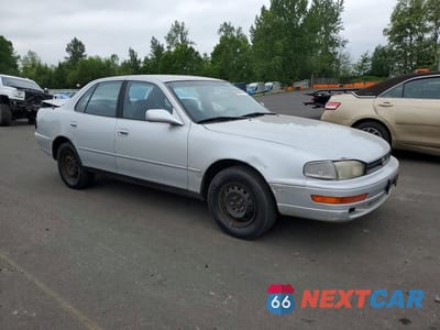 Czwarte zdjęcie samochodu z boku: 1993 TOYOTA CAMRY LE VIN:JT2SK12E9P0119153 - miniatura