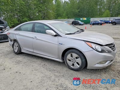 Czwarte zdjęcie samochodu z boku: 2012 HYUNDAI SONATA HYBRID VIN:KMHEC4A40CA043897 - miniatura