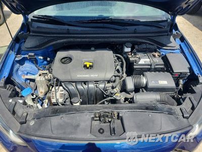 Zdjęcie 11 z 12 samochodu: 2017 HYUNDAI ELANTRA LIMITED VIN:5NPD84LF8HH004829 - miniatura