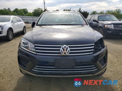 Piąte zdjęcie samochodu w środku: 2016 VOLKSWAGEN TOUAREG SPORT VIN:WVGEF9BP9GD002203 - miniatura