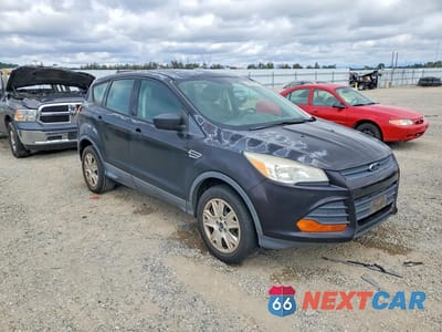 Czwarte zdjęcie samochodu z boku: 2013 FORD ESCAPE S VIN:1FMCU0F7XDUC21217 - miniatura