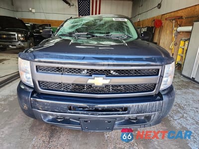 Piąte zdjęcie samochodu w środku: 2010 CHEVROLET SILVERADO K1500 VIN:1GCSKPE05AZ244518 - miniatura