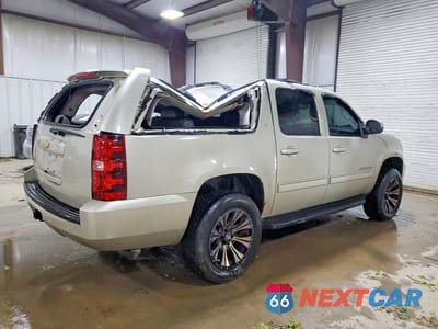 Trzecie zdjęcie samochodu z tyłu: 2013 CHEVROLET SUBURBAN K1500 LT VIN:1GNSKJE72DR136184 - miniatura