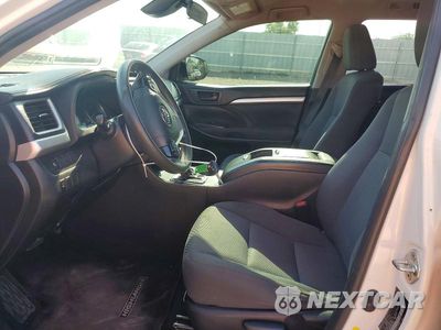 Zdjęcie 7 z 13 samochodu: 2019 TOYOTA HIGHLANDER LE VIN:5TDZARFH9KS043130 - miniatura