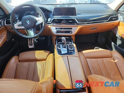 Zdjęcie 8 z 12 samochodu: 2019 BMW M760 XI VIN:WBA7H6C58KG615050 - miniatura