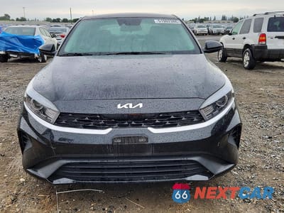 Piąte zdjęcie samochodu w środku: 2023 KIA FORTE LXS VIN:3KPF24AD2PE593102 - miniatura