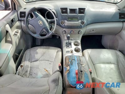 Zdjęcie 8 z 13 samochodu: 2012 TOYOTA HIGHLANDER BASE VIN:5TDZK3EH5CS073626 - miniatura