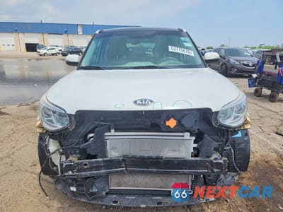 Piąte zdjęcie samochodu w środku: 2017 KIA SOUL EV + VIN:KNDJX3AE3H7019379 - miniatura