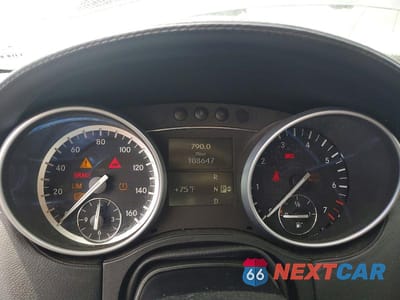 Zdjęcie 9 z 13 samochodu: 2011 MERCEDES-BENZ GL 450 VIN:4JGBF7BE7BA721255 - miniatura