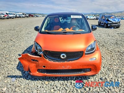 Piąte zdjęcie samochodu w środku: 2016 SMART FORTWO VIN:WMEFJ5DA7GK051762 - miniatura