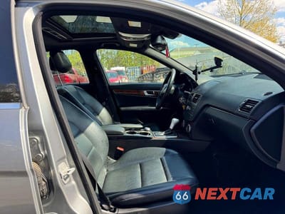 Zdjęcie 7 z 11 samochodu: 2010 MERCEDES-BENZ C 300 4MATIC VIN:WDDGF8BB7AF451845 - miniatura