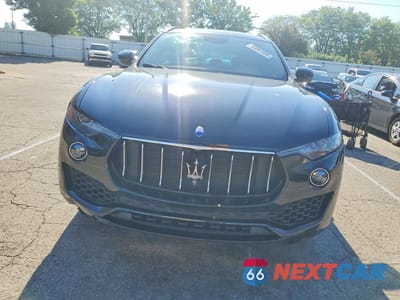 Piąte zdjęcie samochodu w środku: 2017 MASERATI LEVANTE VIN:ZN661XUA9HX257744 - miniatura