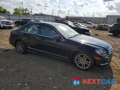 Czwarte zdjęcie samochodu z boku: 2012 MERCEDES-BENZ C 300 4MATIC VIN:WDDGF8BB1CA708689 - miniatura