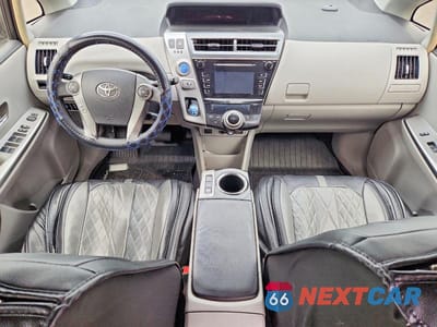 Zdjęcie 8 z 12 samochodu: 2016 TOYOTA PRIUS V TWO VIN:JTDZN3EU2GJ046200 - miniatura