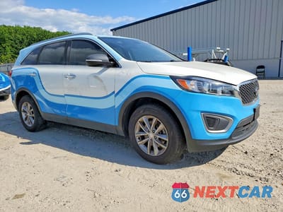 Czwarte zdjęcie samochodu z boku: 2018 KIA SORENTO LX V6 VIN:5XYPG4A53JG366381 - miniatura