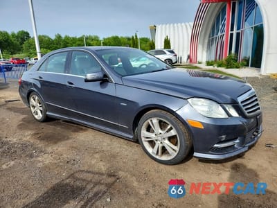 Czwarte zdjęcie samochodu z boku: 2012 MERCEDES-BENZ E 350 4MATIC VIN:WDDHF8JB3CA561815 - miniatura
