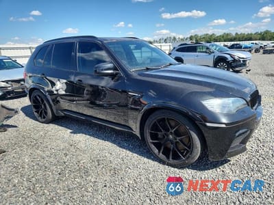 Czwarte zdjęcie samochodu z boku: 2011 BMW X5 M VIN:5YMGY0C56BLK26311 - miniatura