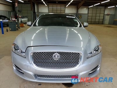 Piąte zdjęcie samochodu w środku: 2013 JAGUAR XJL SUPERCHARGED VIN:SAJWA2GE0DMV46026 - miniatura