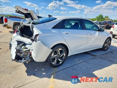 Trzecie zdjęcie samochodu z tyłu: 2022 HYUNDAI ELANTRA SEL VIN:5NPLN4AG0NH066642 - miniatura