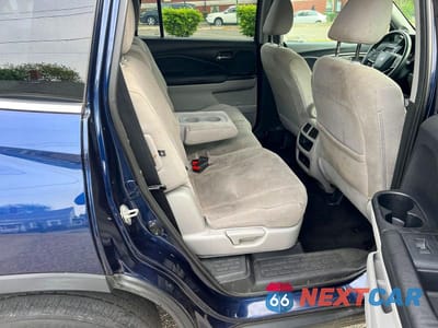 Zdjęcie 6 z 10 samochodu: 2019 HONDA PILOT LX VIN:5FNYF6H15KB089988 - miniatura