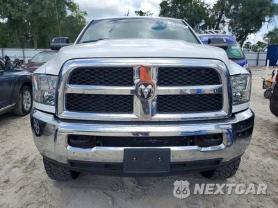 Piąte zdjęcie samochodu w środku: 2018 RAM 2500 SLT VIN:3C6UR5DL3JG243654 - miniatura