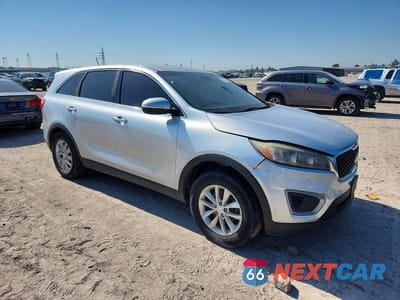 Czwarte zdjęcie samochodu z boku: 2018 KIA SORENTO L VIN:5XYPG4A33JG351314 - miniatura