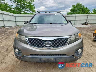 Piąte zdjęcie samochodu w środku: 2011 KIA SORENTO EX VIN:5XYKUDA27BG148146 - miniatura
