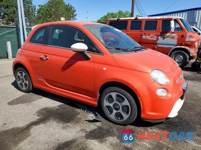 Czwarte zdjęcie samochodu z boku: 2015 FIAT 500 ELECTRIC VIN:3C3CFFGE0FT656991 - miniatura