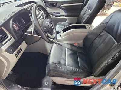 Zdjęcie 7 z 13 samochodu: 2018 TOYOTA HIGHLANDER LE VIN:5TDZARFH0JS035819 - miniatura