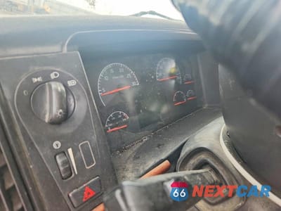 Zdjęcie 8 z 10 samochodu: 2007 VOLVO VNL SEMI TRUCK VIN:4V4NC9GH67N453487 - miniatura