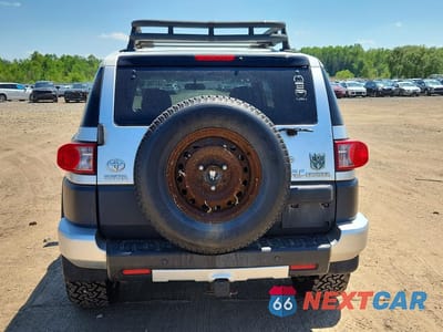 Zdjęcie 6 z 13 samochodu: 2007 TOYOTA FJ CRUISER BASE VIN:JTEBU11F870038832 - miniatura