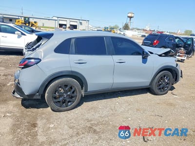 Trzecie zdjęcie samochodu z tyłu: 2023 HONDA HR-V SPORT VIN:3CZRZ2H53PM749305 - miniatura