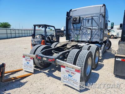 Czwarte zdjęcie samochodu z boku: 2020 FREIGHTLINER CASCADIA 126