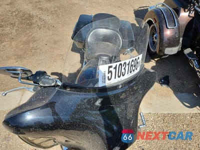 Piąte zdjęcie samochodu w środku: 2011 HARLEY DAVIDSON FLHX VIN:1HD1KBM10BB675561 - miniatura